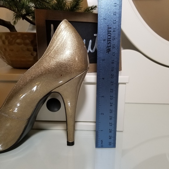 Steve Madden Vivvaa Gold Heels - Picture 7 of 8